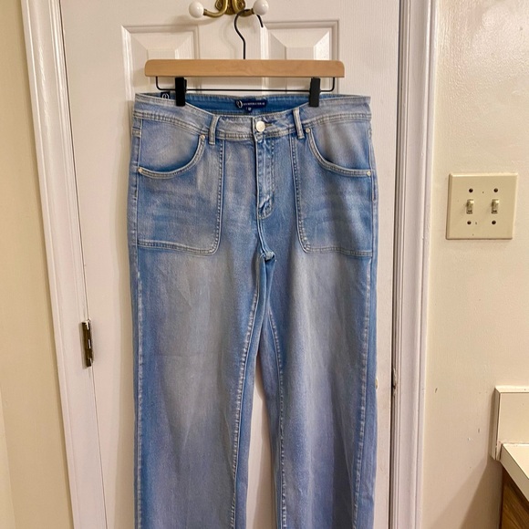 OUR REPUBLIC FOR ALL WIDE LEG FRONT POCKETS LIGHT WASH JEANS SIZE 12 LIKE NEW - Picture 15 of 16